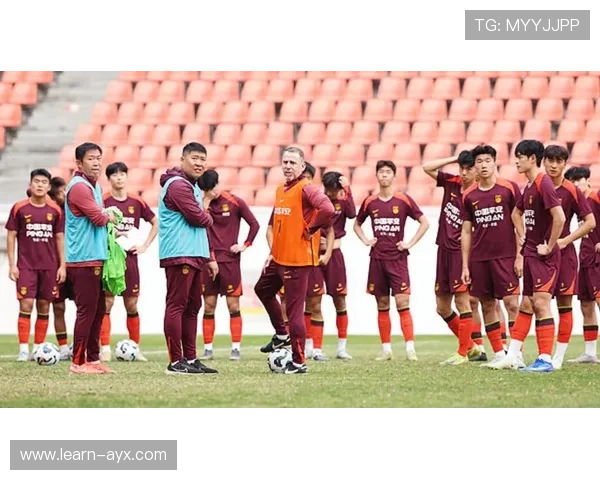 中国男足备战亚洲杯新阵容公布 球迷热议主力名单变化 中国男足备战亚洲杯新阵容公布 球迷热议主力名单变化