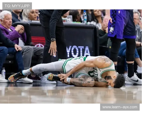 凯尔特人最新阵容调整引发球迷热议季后赛前景分析