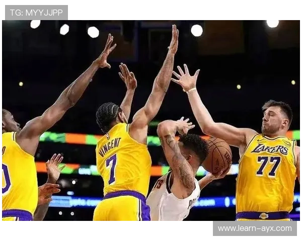 湖人核心连续得分创新高带队逆转勇士喜迎连胜